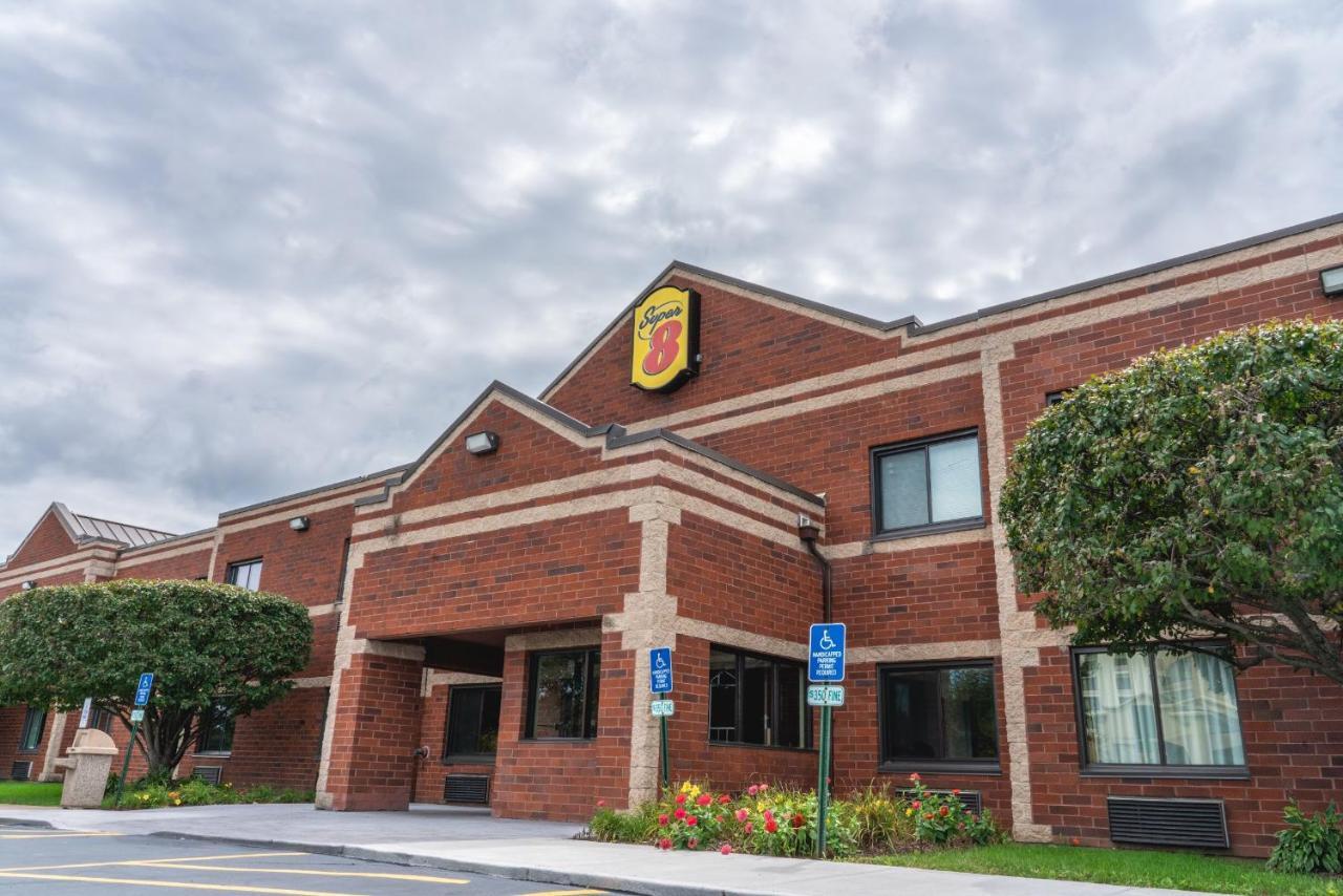Super 8 By Wyndham Elgin Hotell Exteriör bild
